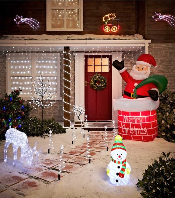 Outdoor Christmas Decorations That Won't Break Your Budget